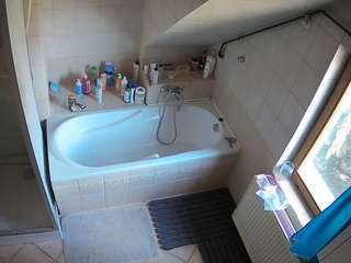 voyeurcam-julmodels-bath-2nd-1 webcam