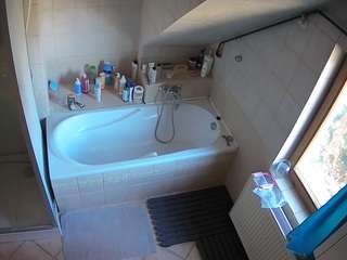 voyeurcam-julmodels-bath-2nd-1 webcam