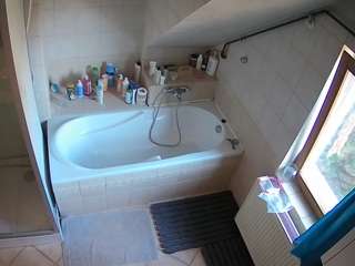 voyeurcam-julmodels-bath-2nd-1, female webcam model,  years old, on live webcam