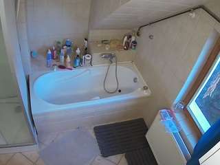 voyeurcam-julmodels-bath-2nd-1