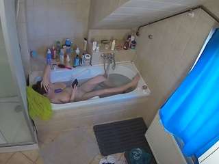 voyeurcam-julmodels-bath-2nd-1
