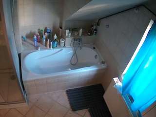 voyeurcam-julmodels-bath-2nd-1