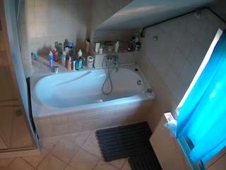 voyeurcam-julmodels-bath-2nd-1