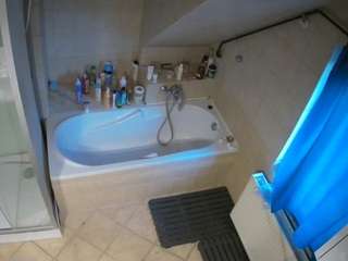 voyeurcam-julmodels-bath-2nd-1