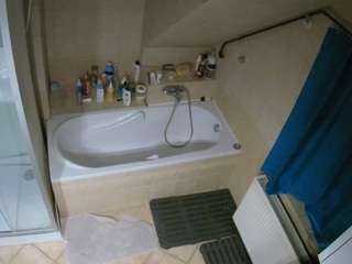 voyeurcam-julmodels-bath-2nd-1's CamSoda show and profile