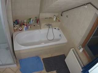 voyeurcam-julmodels-bath-2nd-1's CamSoda show and profile