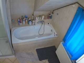 voyeurcam-julmodels-bath-2nd-1