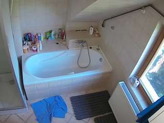 voyeurcam-julmodels-bath-2nd-1's CamSoda show and profile