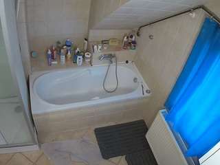 voyeurcam-julmodels-bath-2nd-1's CamSoda show and profile