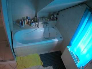 voyeurcam-julmodels-bath-2nd-1