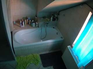 voyeurcam-julmodels-bath-2nd-1 webcam