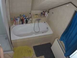 voyeurcam-julmodels-bath-2nd-1