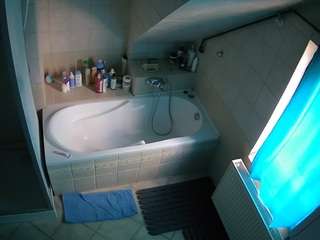 voyeurcam-julmodels-bath-2nd-1