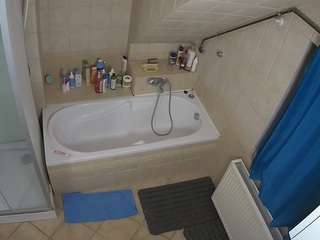 voyeurcam-julmodels-bath-2nd-1