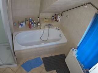 voyeurcam-julmodels-bath-2nd-1