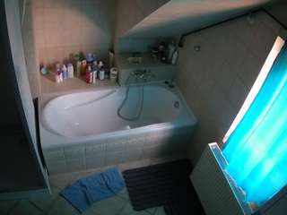 voyeurcam-julmodels-bath-2nd-1