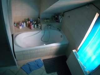 voyeurcam-julmodels-bath-2nd-1