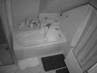 voyeurcam-julmodels-bath-2nd-1
