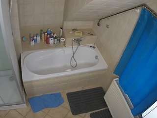 voyeurcam-julmodels-bath-2nd-1
