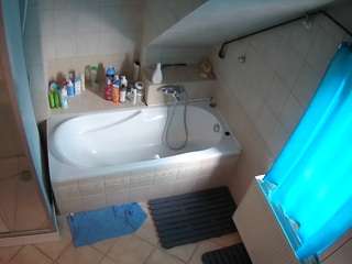 voyeurcam-julmodels-bath-2nd-1