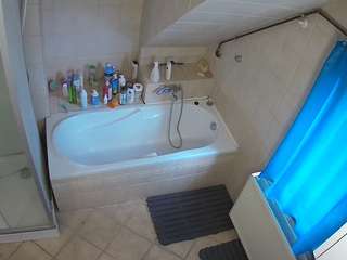 voyeurcam-julmodels-bath-2nd-1