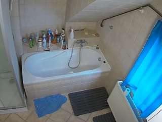 voyeurcam-julmodels-bath-2nd-1