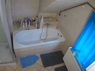 voyeurcam-julmodels-bath-2nd-1