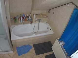 voyeurcam-julmodels-bath-2nd-1's CamSoda show and profile