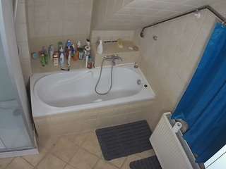 voyeurcam-julmodels-bath-2nd-1