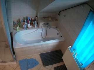 voyeurcam-julmodels-bath-2nd-1