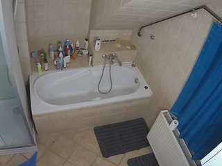 voyeurcam-julmodels-bath-2nd-1