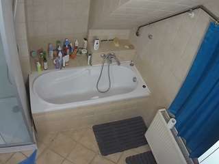 voyeurcam-julmodels-bath-2nd-1