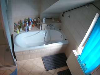 voyeurcam-julmodels-bath-2nd-1's CamSoda show and profile