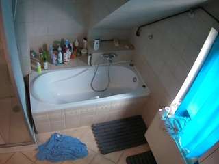 voyeurcam-julmodels-bath-2nd-1