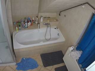 voyeurcam-julmodels-bath-2nd-1
