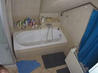 voyeurcam-julmodels-bath-2nd-1