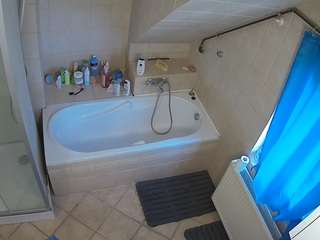 voyeurcam-julmodels-bath-2nd-1