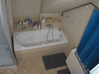 voyeurcam-julmodels-bath-2nd-1