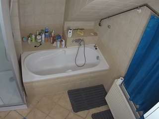 voyeurcam-julmodels-bath-2nd-1