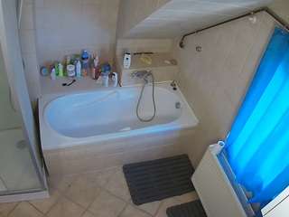 voyeurcam-julmodels-bath-2nd-1's CamSoda show and profile