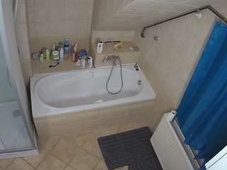 voyeurcam-julmodels-bath-2nd-1
