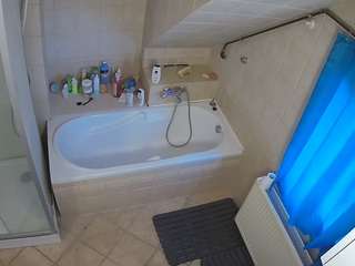 voyeurcam-julmodels-bath-2nd-1