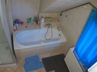 voyeurcam-julmodels-bath-2nd-1