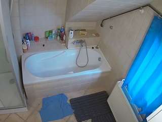 voyeurcam-julmodels-bath-2nd-1 webcam