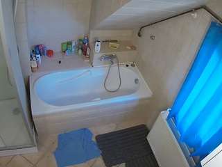 voyeurcam-julmodels-bath-2nd-1 webcam
