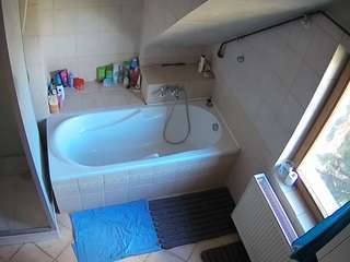 voyeurcam-julmodels-bath-2nd-1