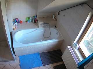 voyeurcam-julmodels-bath-2nd-1