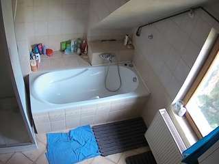 voyeurcam-julmodels-bath-2nd-1 webcam