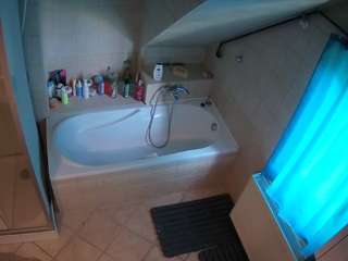 voyeurcam-julmodels-bath-2nd-1's CamSoda show and profile