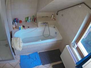 voyeurcam-julmodels-bath-2nd-1